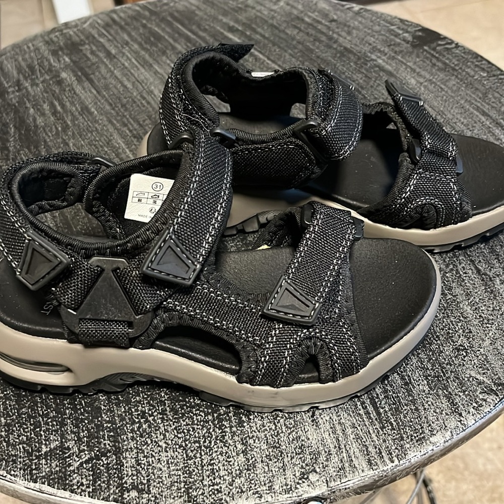 Sandals - Picture 2 of 3